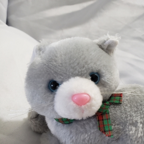 Vintage Russ Luv Pets Kitten Cat Gray White 8" Blue Eyes Pink Nose Plaid Bow - Picture 2 of 7